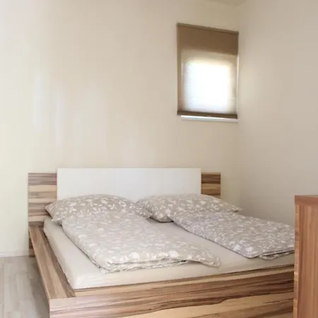 Medlin Apartman דירה שיופוק