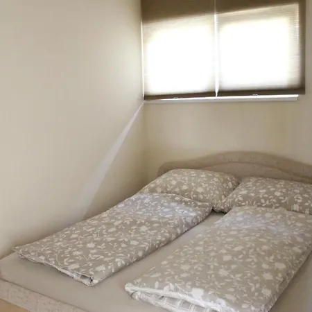 Medlin Apartman דירה *