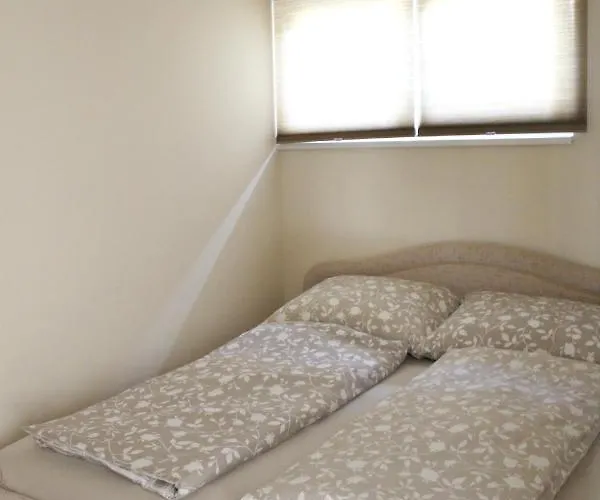 Medlin Apartman דירה *